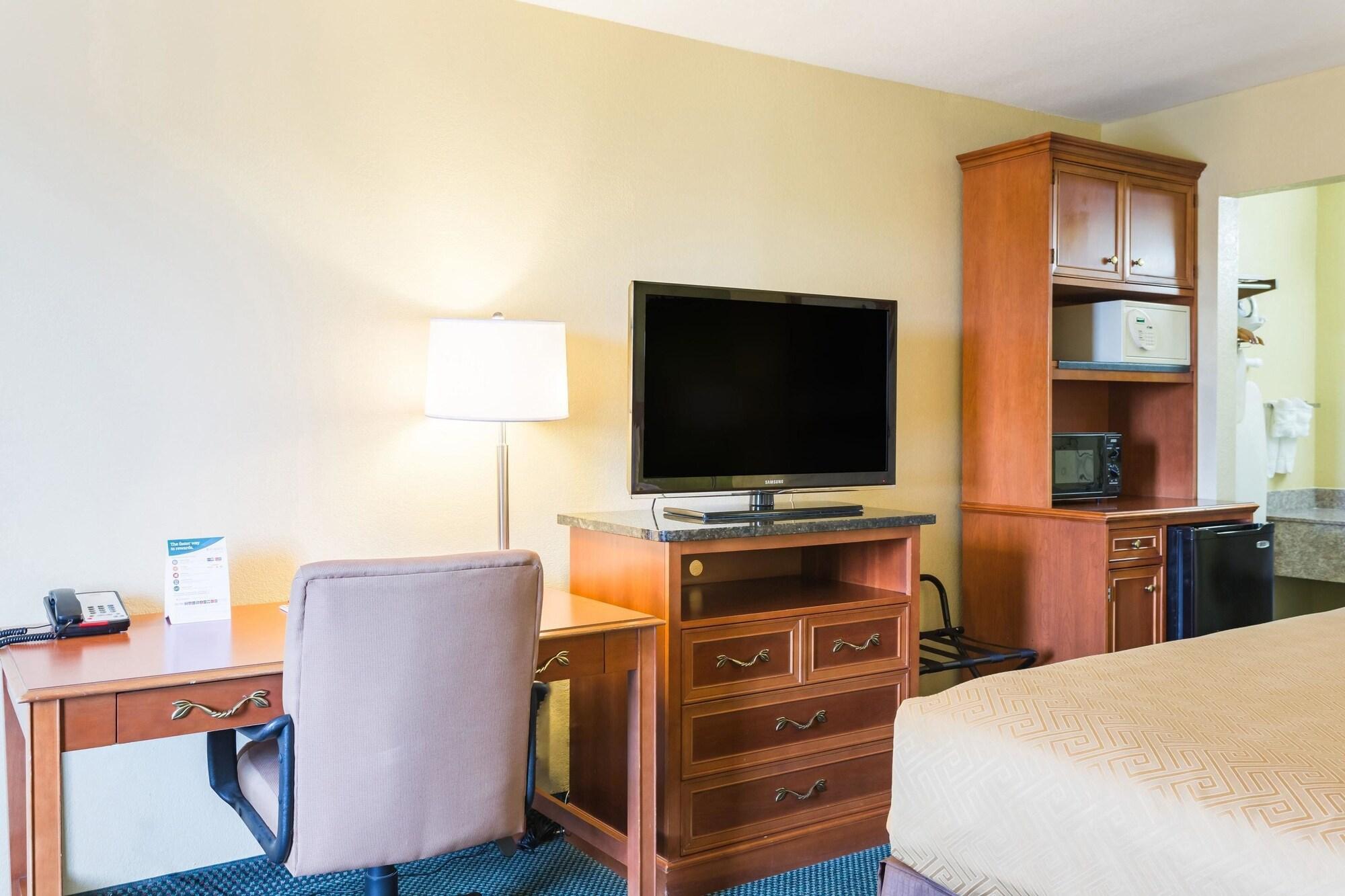 Econo Lodge White Pine Morristown I-81 & I-40 Split Экстерьер фото