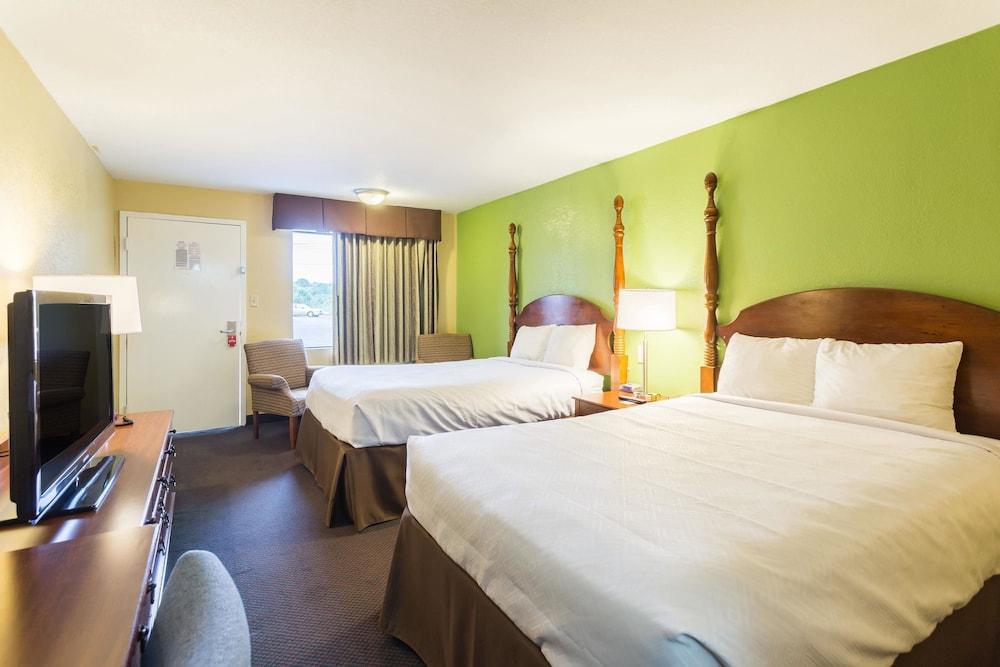 Econo Lodge White Pine Morristown I-81 & I-40 Split Экстерьер фото