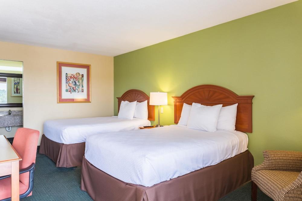 Econo Lodge White Pine Morristown I-81 & I-40 Split Экстерьер фото
