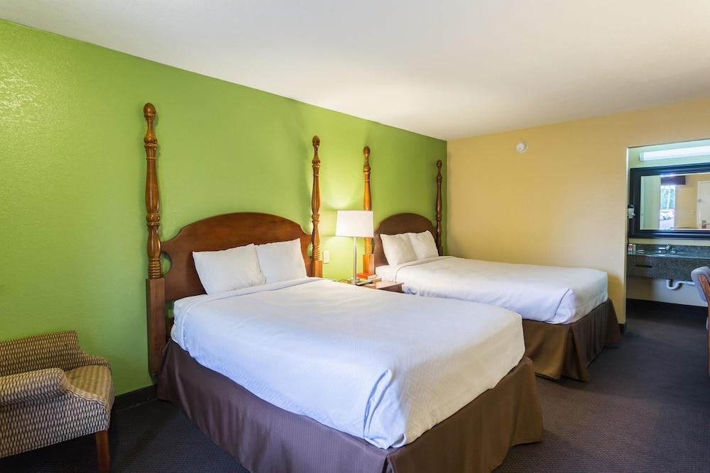 Econo Lodge White Pine Morristown I-81 & I-40 Split Экстерьер фото