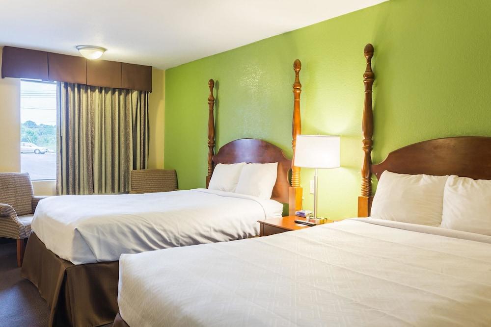 Econo Lodge White Pine Morristown I-81 & I-40 Split Экстерьер фото