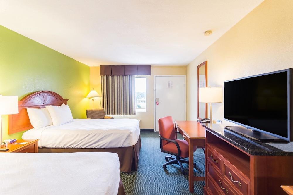 Econo Lodge White Pine Morristown I-81 & I-40 Split Экстерьер фото