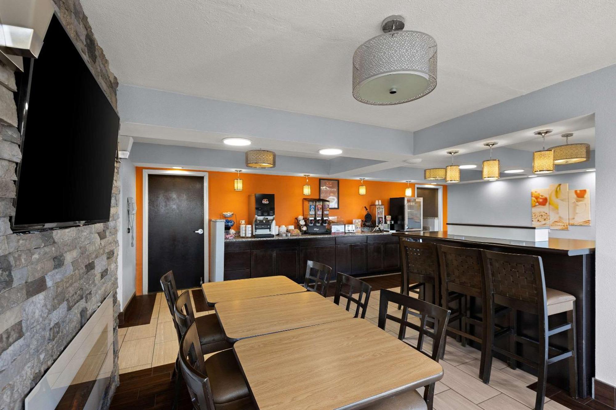 Econo Lodge White Pine Morristown I-81 & I-40 Split Экстерьер фото