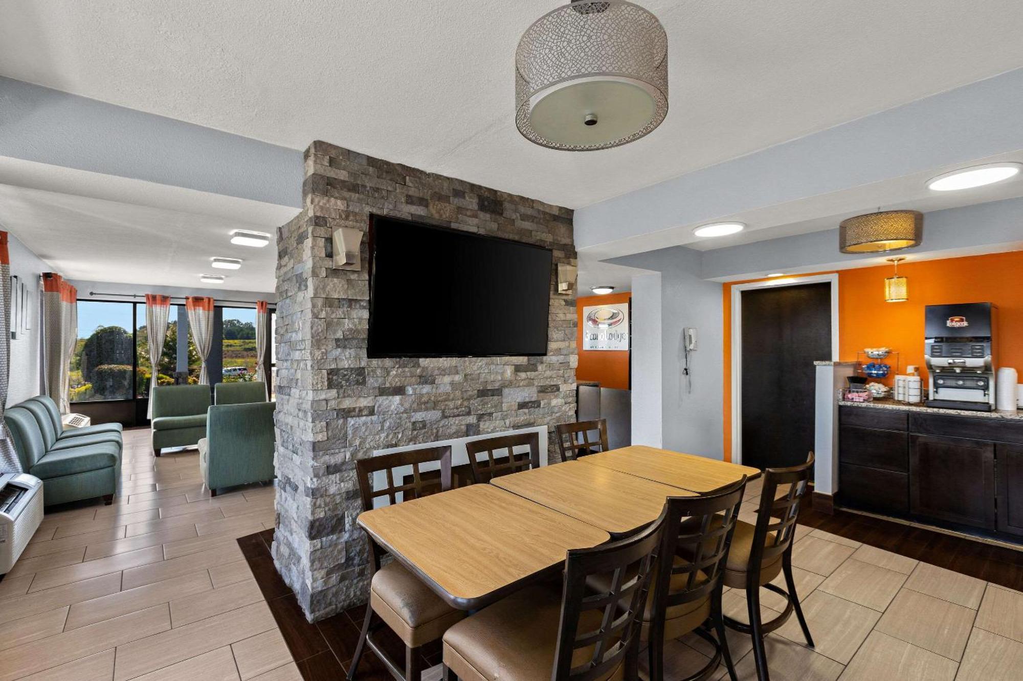 Econo Lodge White Pine Morristown I-81 & I-40 Split Экстерьер фото