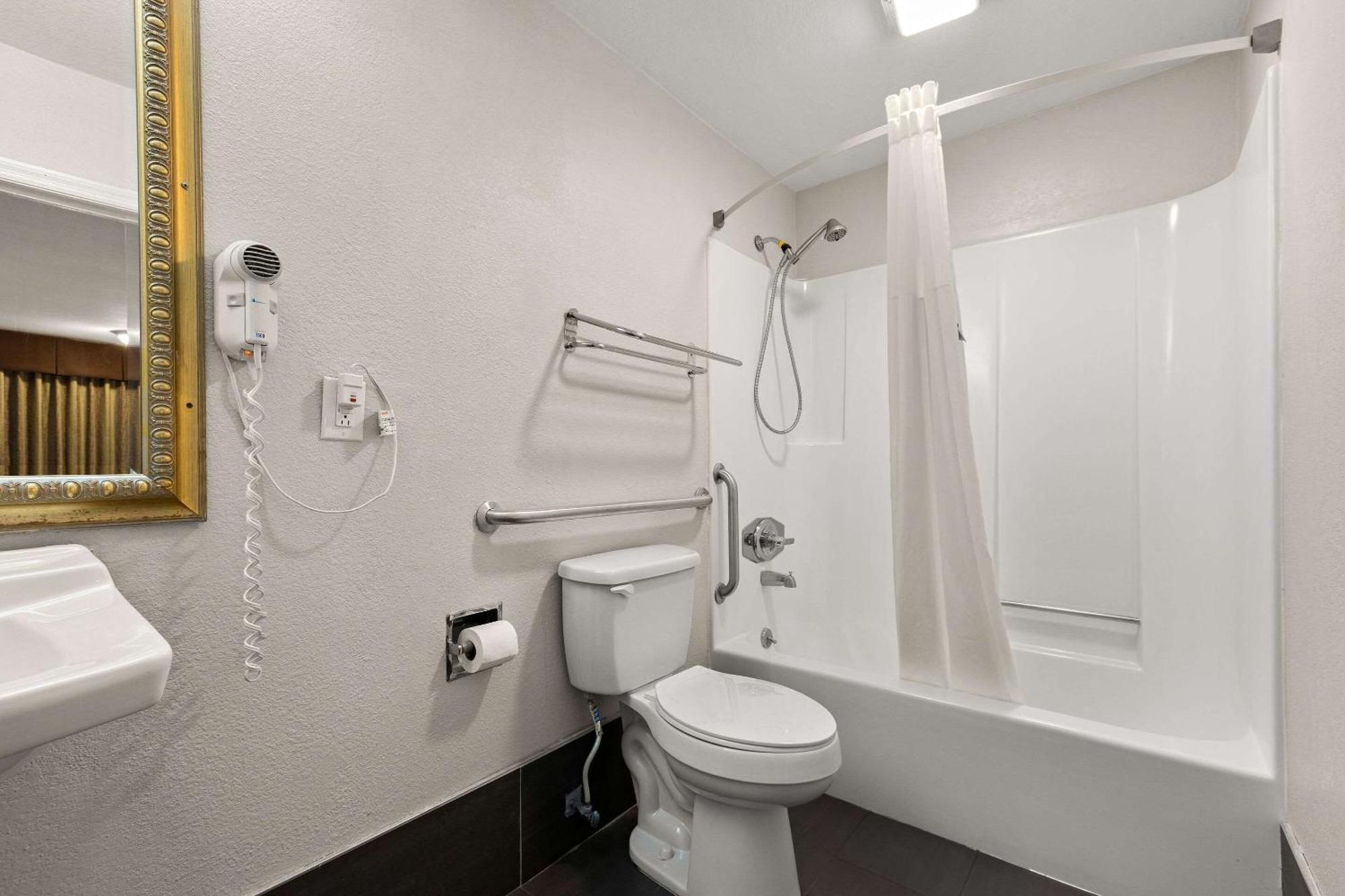 Econo Lodge White Pine Morristown I-81 & I-40 Split Экстерьер фото