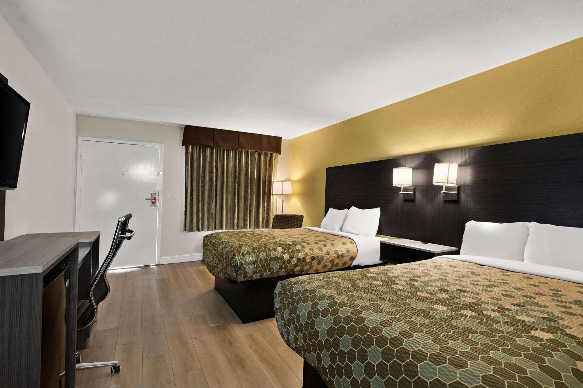 Econo Lodge White Pine Morristown I-81 & I-40 Split Экстерьер фото