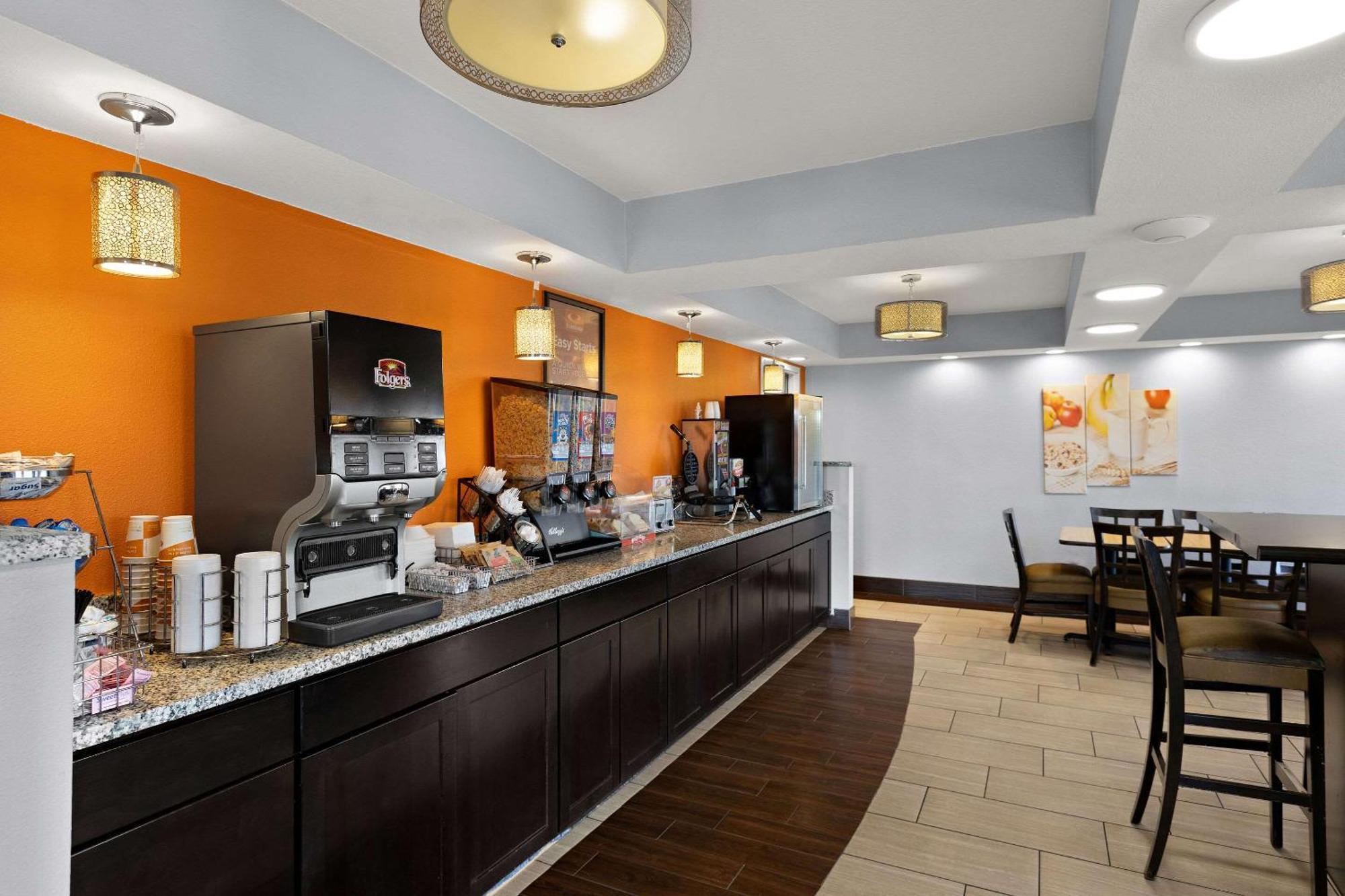 Econo Lodge White Pine Morristown I-81 & I-40 Split Экстерьер фото